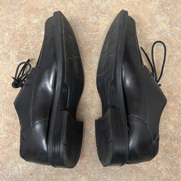 Men’s Black dress shoes - Picture 3 of 7